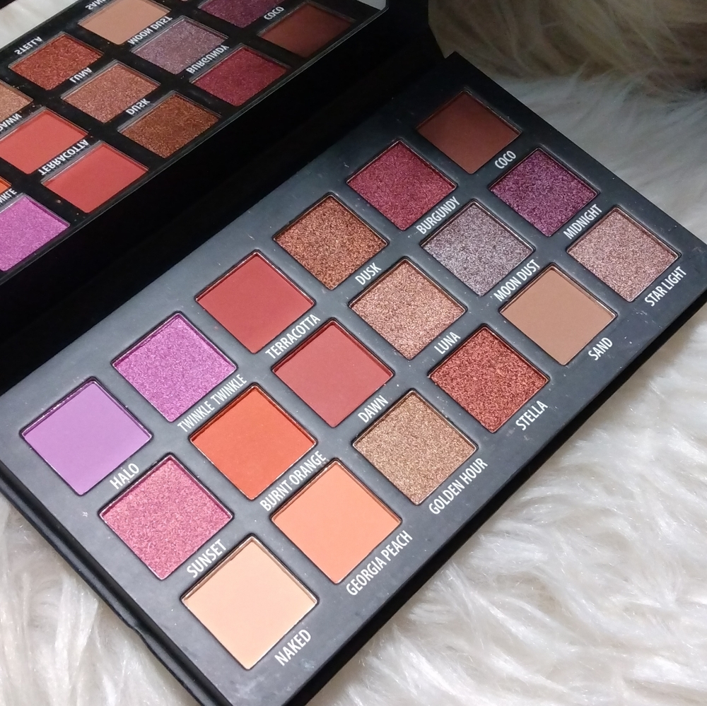 KAB cosmetics day+night eye shadow pallete
